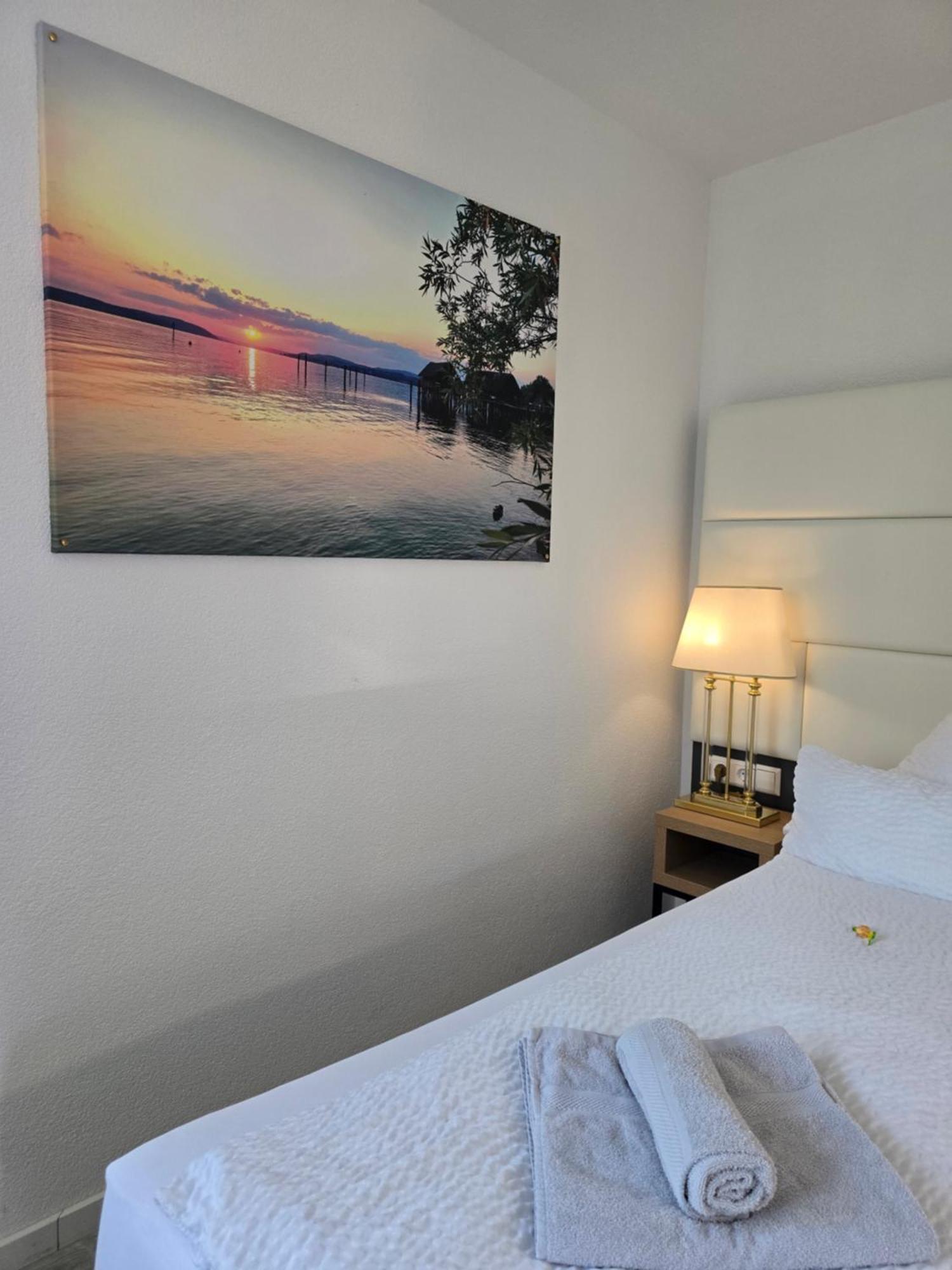 Bodensee Sunshine Zimmer & Apts. Uhldingen-Mühlhofen Eksteriør bilde
