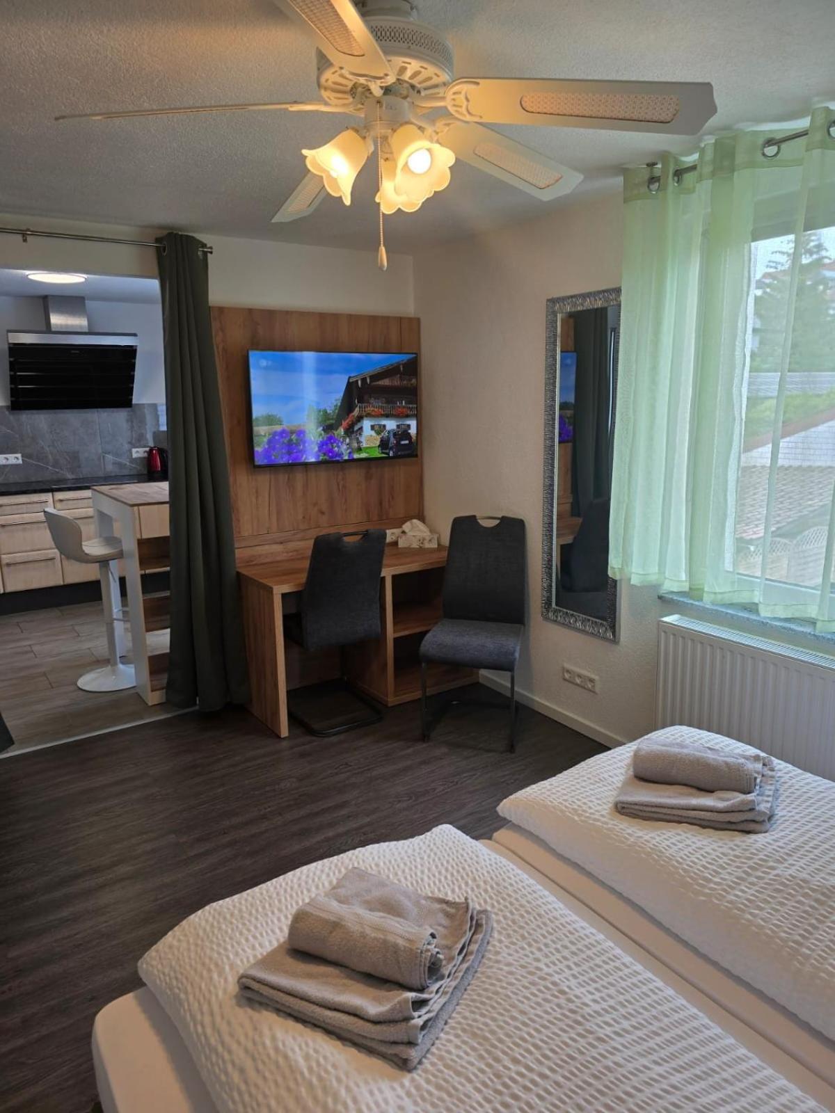 Bodensee Sunshine Zimmer & Apts. Uhldingen-Mühlhofen Eksteriør bilde
